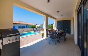 2 Bedroom Beautiful Home In Vodnjan 