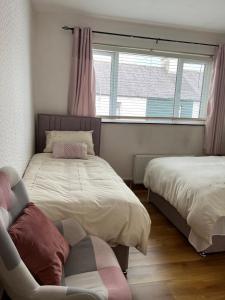 Triple Room with Private Bathroom at Carolines Guest House, River Street, Clara