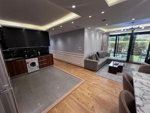 New Cairo luxury apartment with privat garden