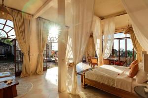 Pineapple by Toraja Bambu Uluwatu at Padang Padang Beach