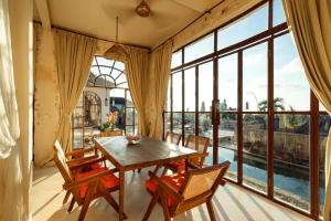 Pineapple by Toraja Bambu Uluwatu at Padang Padang Beach