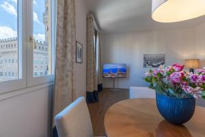 Dora penthouse Uffizi view