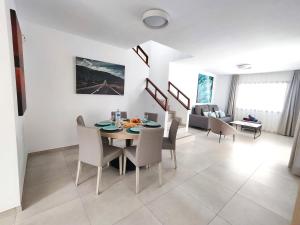 Villa Anny piscina climatizada aire acondicionado espaciosa y luminosa!