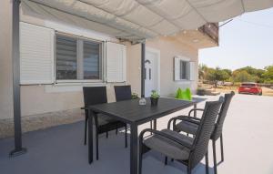 1 Bedroom Stunning Apartment In Sibenik