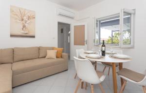 1 Bedroom Stunning Apartment In Sibenik 