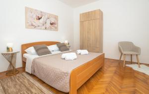 1 Bedroom Stunning Apartment In Sibenik 