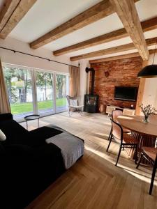 Osada Jeziernik - dom nad jeziorem z balią