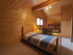 Maisons de vacances Chalet chaleureux avec terrasse, proche foret et sentier, a 15 km des stations de ski de Gerardmer - FR-1-589-247 : photos des chambres