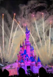 Appartements Studio EASY CHECK-IN 8 mins Disneyland 35 mins Paris FREE Starbucks coffee parking wifi : photos des chambres