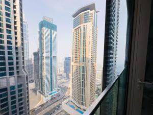 Naseem - Stylish 1BR Hotel Apartment Overlooking the Marina