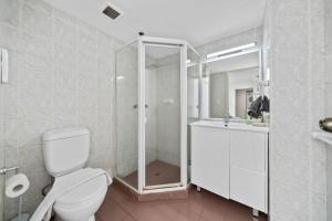 Spacious 2BR Apt - 100m to DarlingHarbour & Chinatown