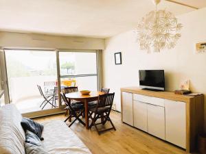 Appart 2 pièces, proche plage et commerces, parking privé, WIFI, équipements modernes - FR-1-790-6