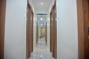 Vogue Cabin Stay Near NESCO Bombay Exhibition Centre