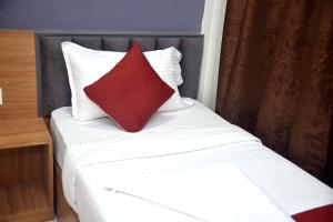 Vogue Cabin Stay Near NESCO Bombay Exhibition Centre