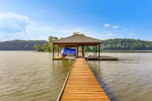 Waterfront Wheeler Lake Home with Furnished Deck - Pulaski