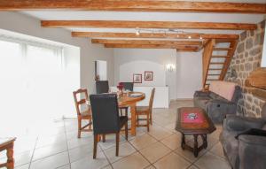 Nice Home In Saint-Pierre-De-Colomb