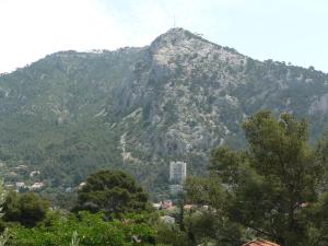 Larche en rez de jardin de villa à Toulon