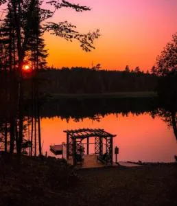 Tidal Tranquility Cottage Oceanfront and Private trails - Township of Edmunds