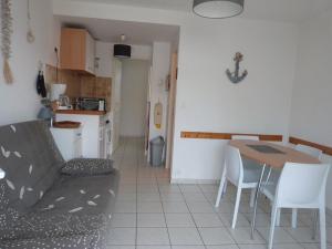Appartement cosy à 100m de la plage avec cour privée et parking à La Tranche-sur-Mer - FR-1-194-30