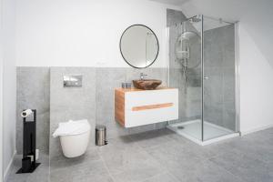 Golf & Lake House 16