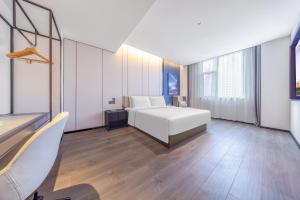 Atour Hotel Wuhan Optics Valley Plaza Nationalities University