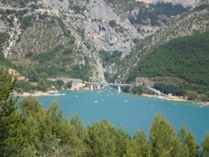 Maisons de vacances Le gite jaune a ampus : photos des chambres