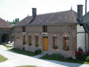 Maisons de vacances Le bas du buisson ferme : photos des chambres