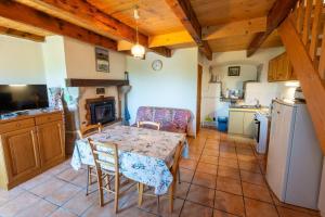 Maisons de vacances Location 2 personnes aux badieux : photos des chambres