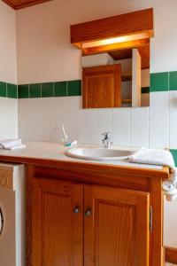 Maisons de vacances Gite Gites de France 2/3 personnes a Malecombe : photos des chambres
