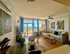 VIVE la PLAYA a 5 min con VISTAS-PISCINA-AIRE ACONDICIONADO-VENTILADORES DE TECHO-WIFI-Orientacion Sur