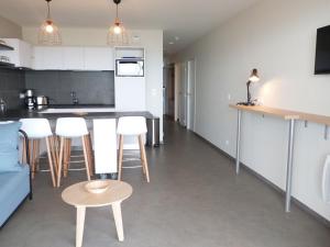 Appartement 2 chambres, balcon, piscine chauffée, accès plage, animaux admis, parking - FR-1-194-194