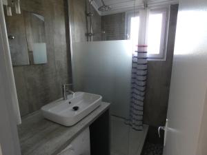 Maisons de vacances Maison a 700m de la plage, 4 chambres, WIFI, animaux acceptes - Notre-Dame-de-Monts - FR-1-540-175 : photos des chambres