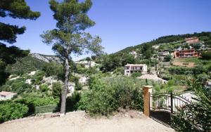 La pinede penchee 5km des plages