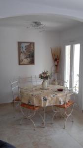 Maisons de vacances Joli gite les palmiers iii : photos des chambres