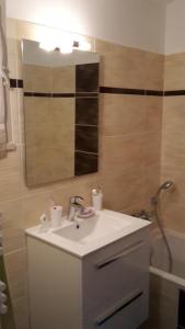 Maisons de vacances Joli gite les palmiers iii : photos des chambres