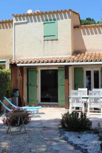 Maisons de vacances Joli gite les palmiers iii : photos des chambres