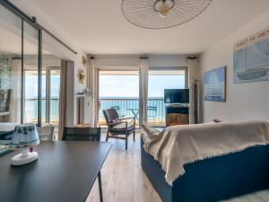 Appartement 3* face à la plage avec balcon et cuisine équipée - FR-1-197-587