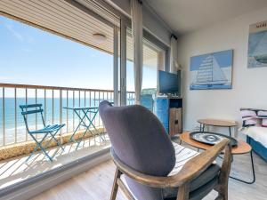 Appartement 3* face à la plage avec balcon et cuisine équipée - FR-1-197-587