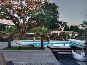 Maison 120 m2, piscine chauffée, en bordure de forêt