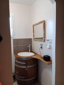 Maisons de vacances Maison 120 m2, piscine chauffee, en bordure de foret : photos des chambres