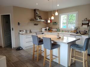 Maison 120 m2, piscine chauffée, en bordure de forêt