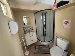 Studio à Le Boulou centre ville- pour 2 - petit prix- Juillet-aout réservation d1 semaine minimum-check in 17-19h