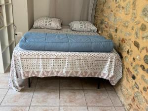 Studio à Le Boulou centre ville- pour 2 - petit prix- Juillet-aout réservation d1 semaine minimum-check in 17-19h