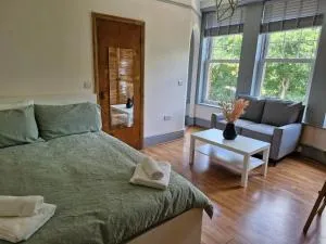 Bright Studio Apartment in a perfect location - East Finchley