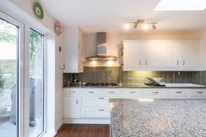 5 Bed House with indoor pool, sauna & private garden Fulham