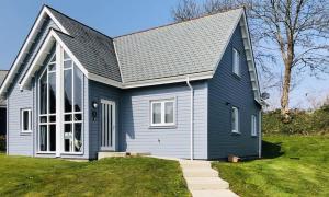 Trewhiddle Retreat V5 by Together Travel - Luxury 4-Bedroom Villa