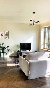 Floral Sunshine Apartment