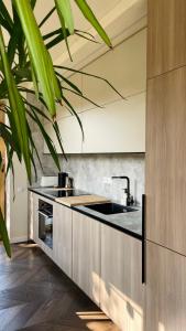 Floral Sunshine Apartment