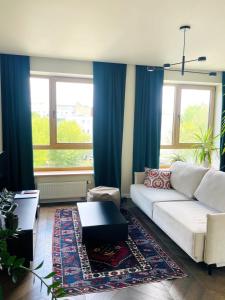 Floral Sunshine Apartment