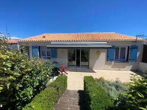 Maison Plain-Pied avec Jardin Proche Forêt et Plages à La Tranche-sur-Mer - FR-1-22-259